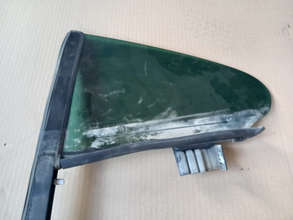 Labo durvju stūra stikls priekš VW PASSAT CC 2009