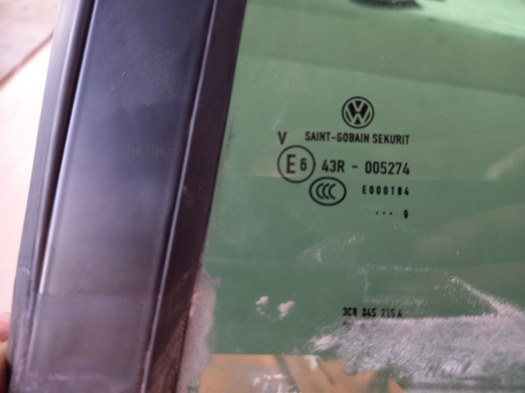 Labo durvju stūra stikls priekš VW PASSAT CC 2009