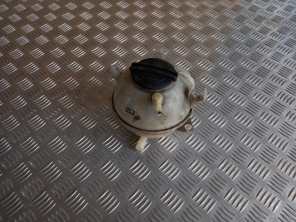 Dzesēšanas šķidruma tvertne priekš VW PASSAT CC 2009