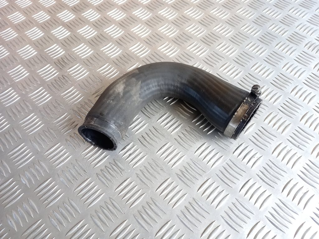 Interkulera caurule priekš VW PASSAT CC 2009 1 Interkulera caurule priekš VW PASSAT CC 2009