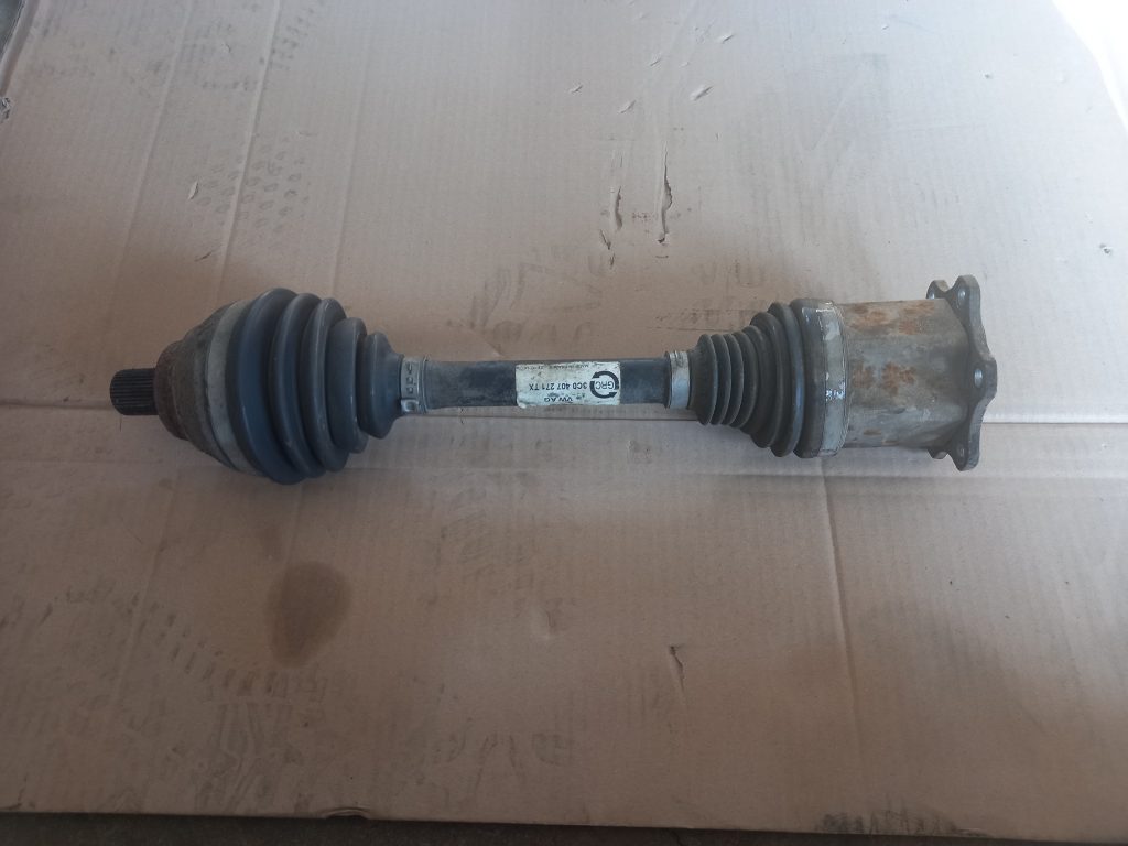 Pusass priekšējā kreisā priekš VW PASSAT CC 2009 1 Pusass priekšējā kreisā priekš VW PASSAT CC 2009