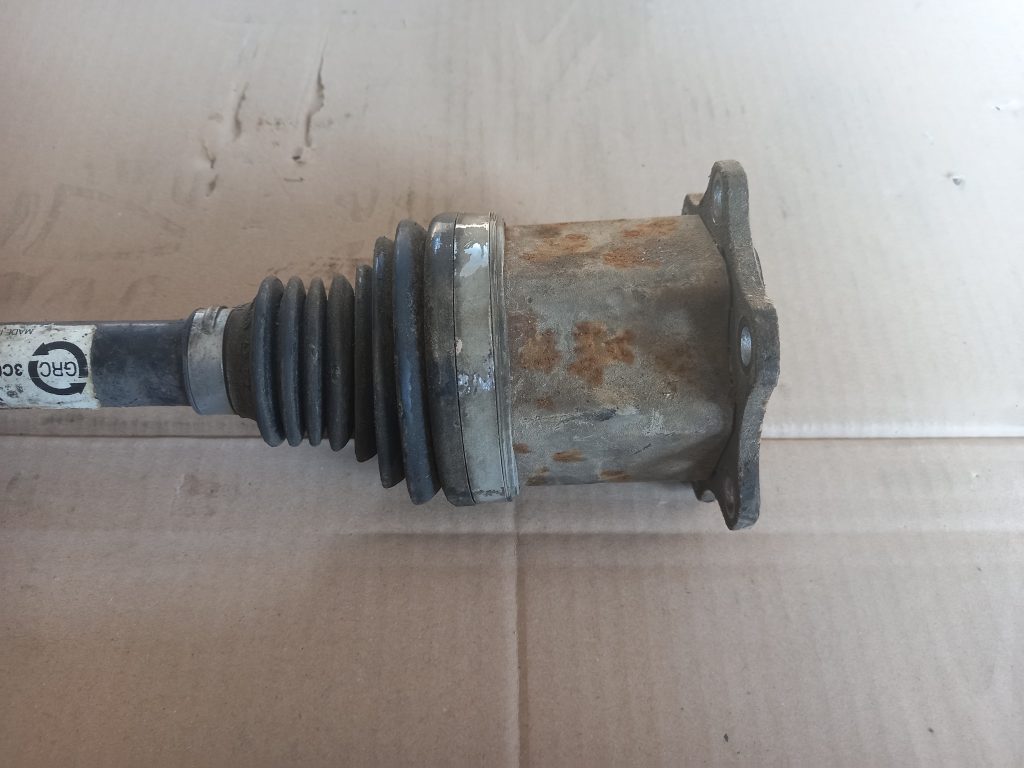 Pusass priekšējā kreisā priekš VW PASSAT CC 2009 4 Pusass priekšējā kreisā priekš VW PASSAT CC 2009