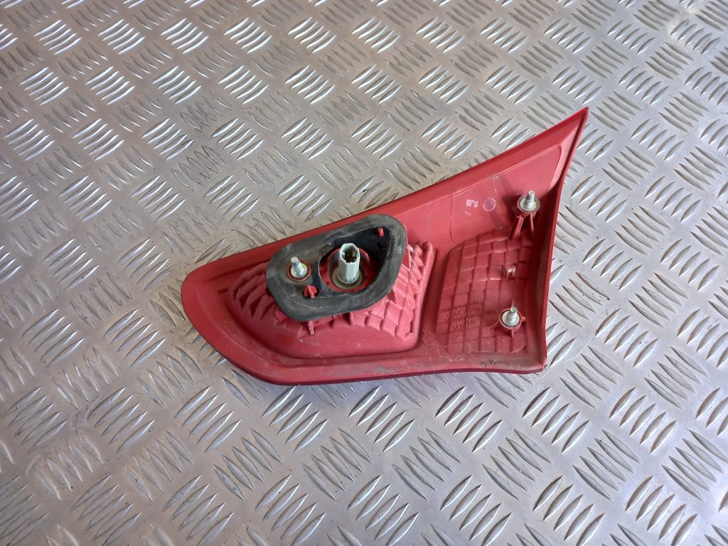 Bagāžnieka vāka kreisais lukturis priekš MITSUBISHI LANCER 2009 2 Bagāžnieka vāka kreisais lukturis priekš MITSUBISHI LANCER 2009