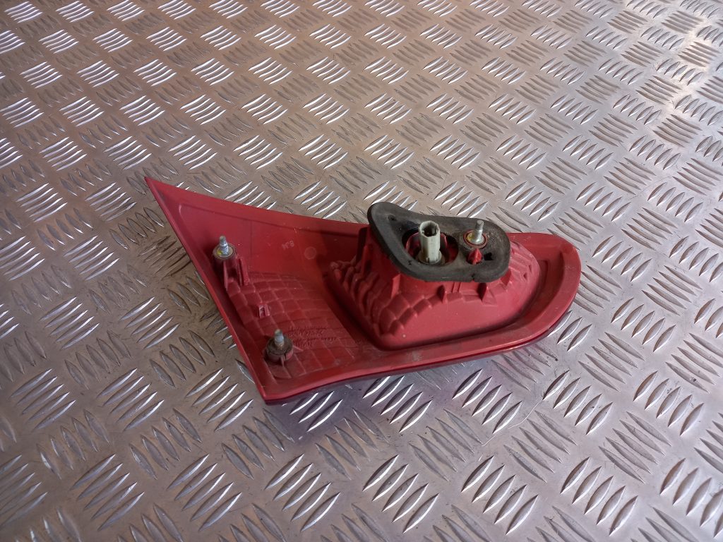 Bagāžnieka vāka labais lukturis priekš MITSUBISHI LANCER 2009