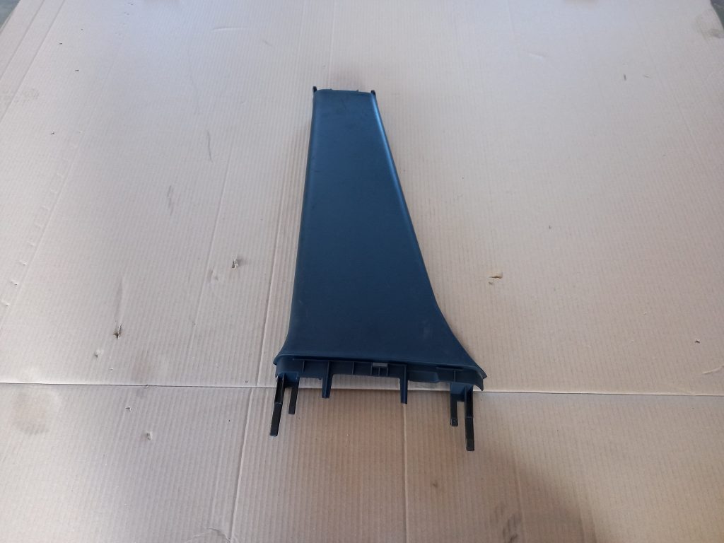 Vidējas salona statnes apdare priekš AUDI A6 1998 1 Vidējas salona statnes apdare priekš AUDI A6 1998