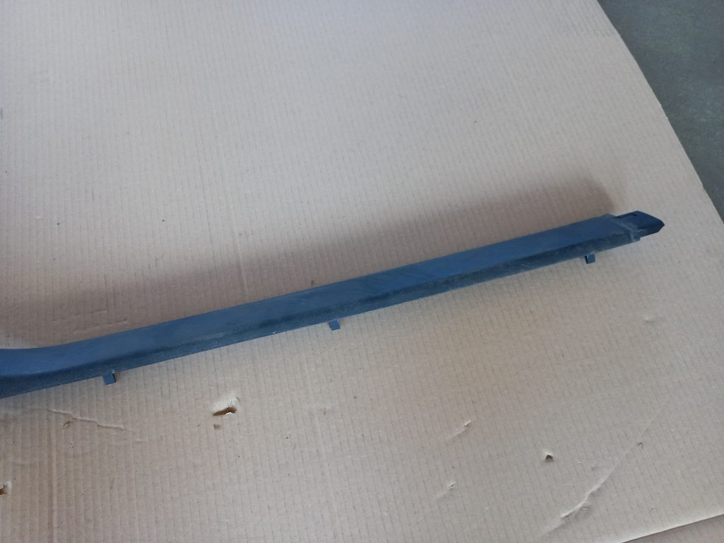 Sliekšņa kreisa uzlika priekš AUDI A6 1998 4 Sliekšņa kreisa uzlika priekš AUDI A6 1998