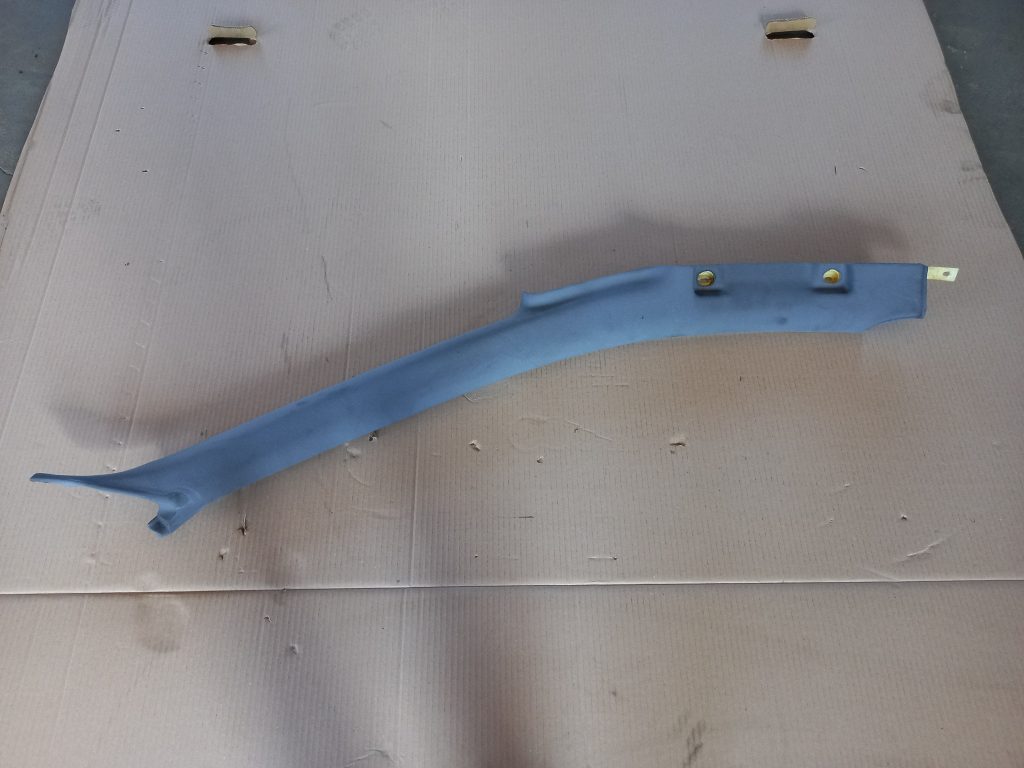 Priekšējas salona statnes apdare priekš AUDI A6 1998 1 Priekšējas salona statnes apdare priekš AUDI A6 1998