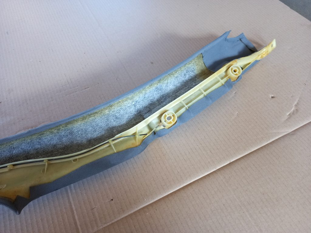 Priekšējas salona statnes apdare priekš AUDI A6 1998 4 Priekšējas salona statnes apdare priekš AUDI A6 1998