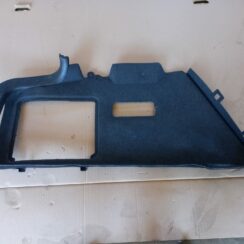Bagāžnieka nodalījuma sānu apdare priekš AUDI A6 1998
