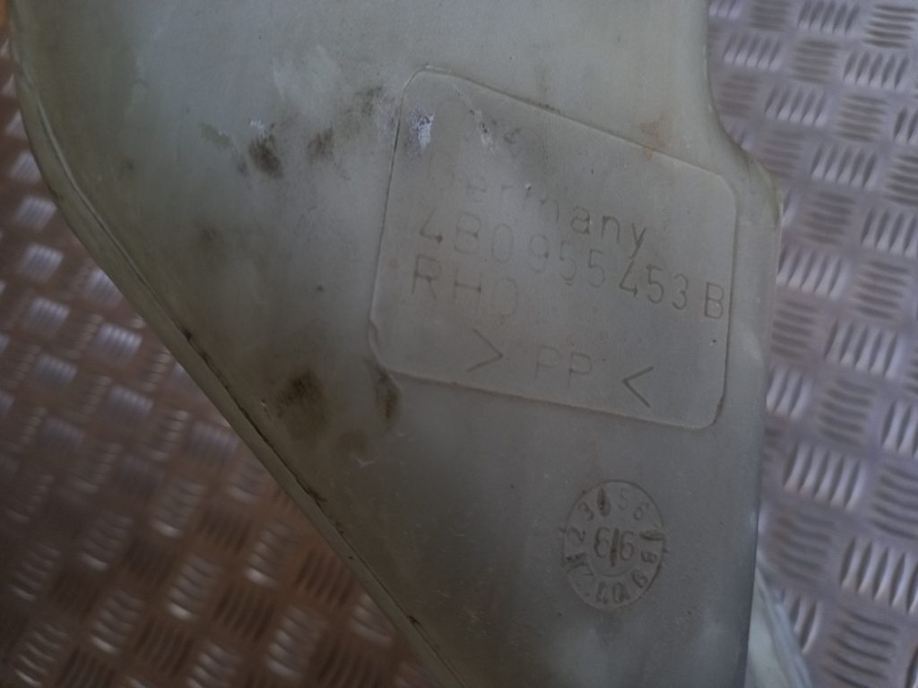 Mazgātāja šķidruma tvertne priekš AUDI A6 1998