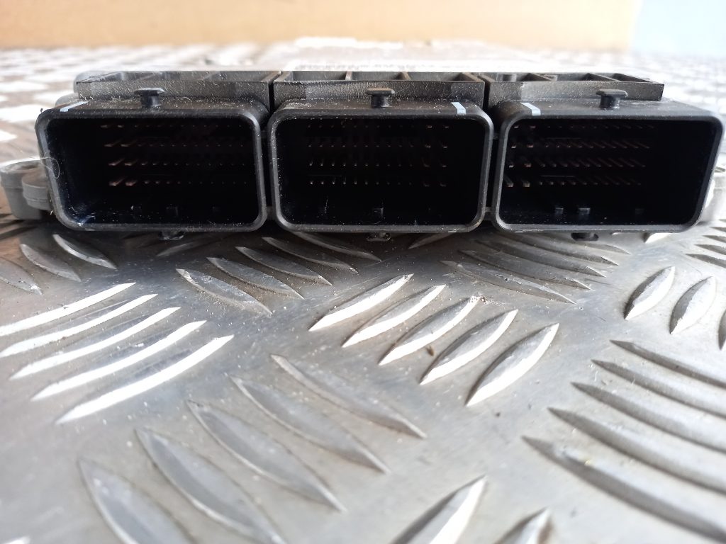 Dzinēja vadības bloks priekš LAND ROVER FREELANDER 2007 3 Dzinēja vadības bloks priekš LAND ROVER FREELANDER 2007