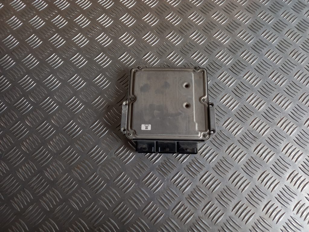 Dzinēja vadības bloks priekš LAND ROVER FREELANDER 2007 1 Dzinēja vadības bloks priekš LAND ROVER FREELANDER 2007