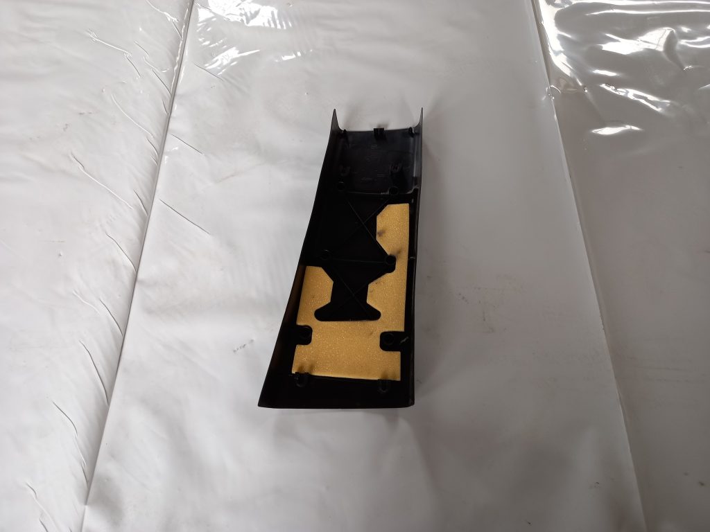 Vidējas salona statnes apdare priekš LAND ROVER FREELANDER 2007 3 Vidējas salona statnes apdare priekš LAND ROVER FREELANDER 2007