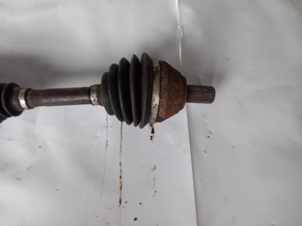 Pusass priekšēja labā priekš LAND ROVER FREELANDER 2007 4 Pusass priekšēja labā priekš LAND ROVER FREELANDER 2007