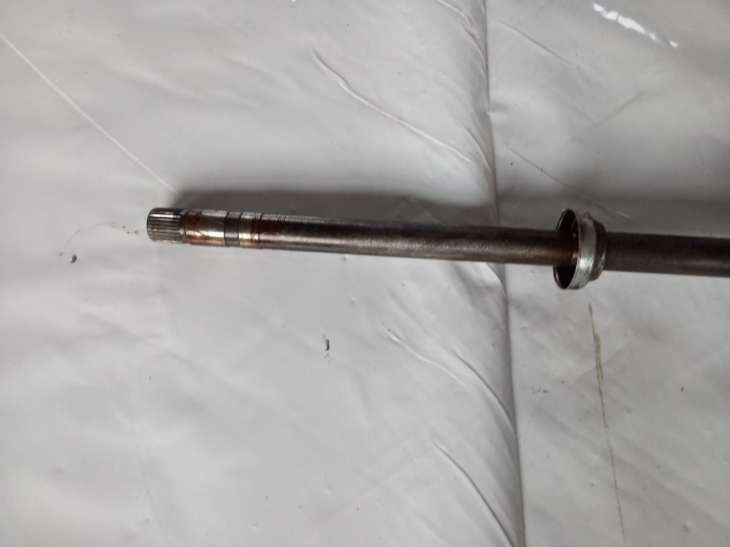 Pusass priekšēja labā priekš LAND ROVER FREELANDER 2007 2 Pusass priekšēja labā priekš LAND ROVER FREELANDER 2007