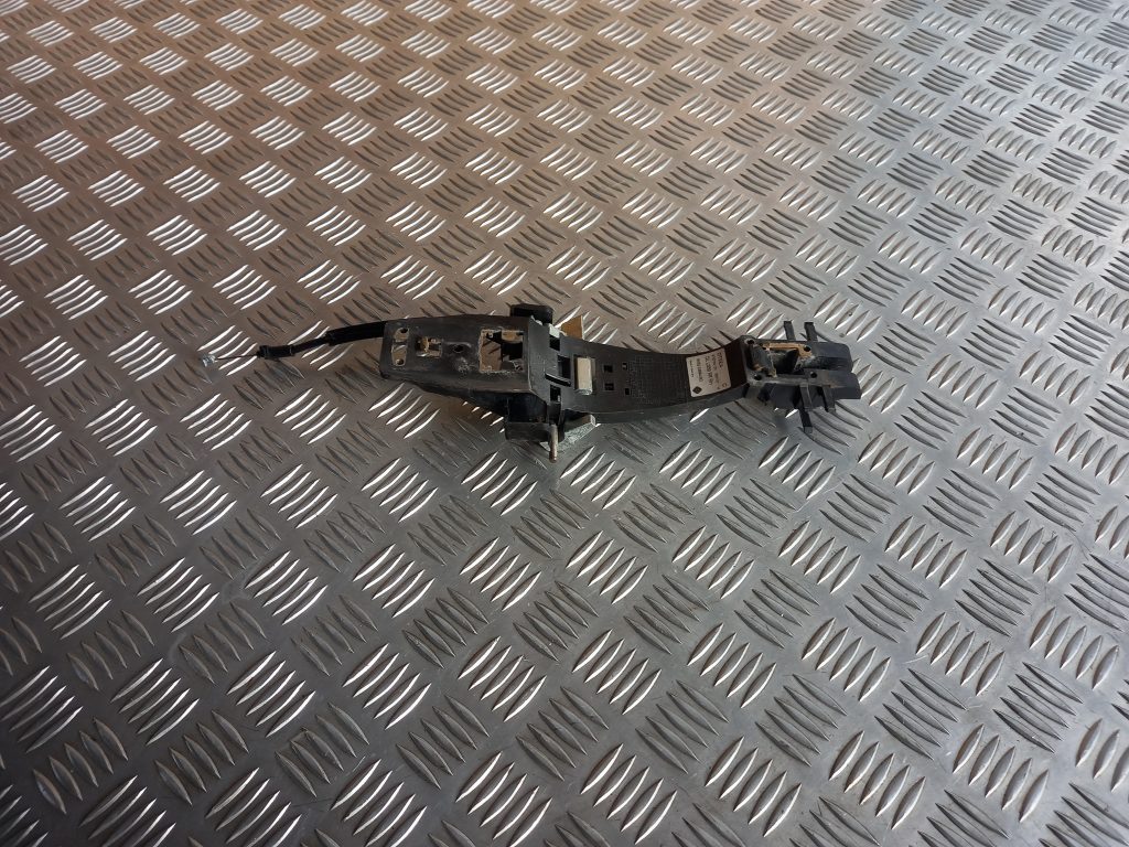 Aizmugurējāis labais durvju rokturis priekš LAND ROVER FREELANDER 2007 1 Aizmugurējāis labais durvju rokturis priekš LAND ROVER FREELANDER 2007