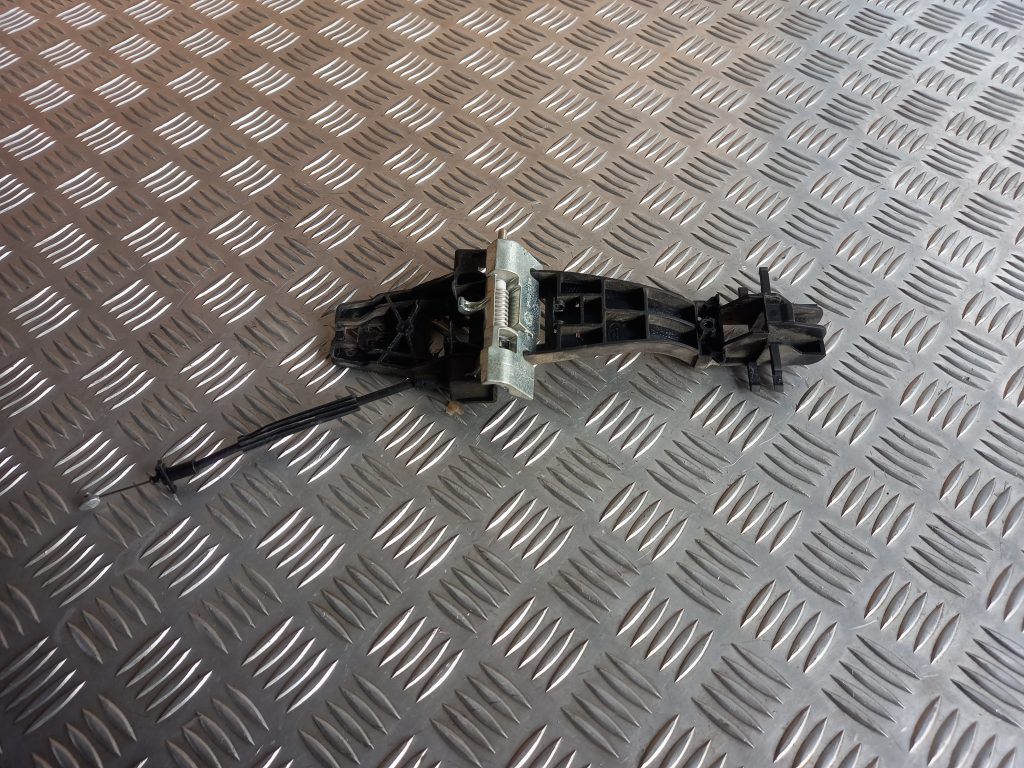 Aizmugurējāis labais durvju rokturis priekš LAND ROVER FREELANDER 2007 2 Aizmugurējāis labais durvju rokturis priekš LAND ROVER FREELANDER 2007