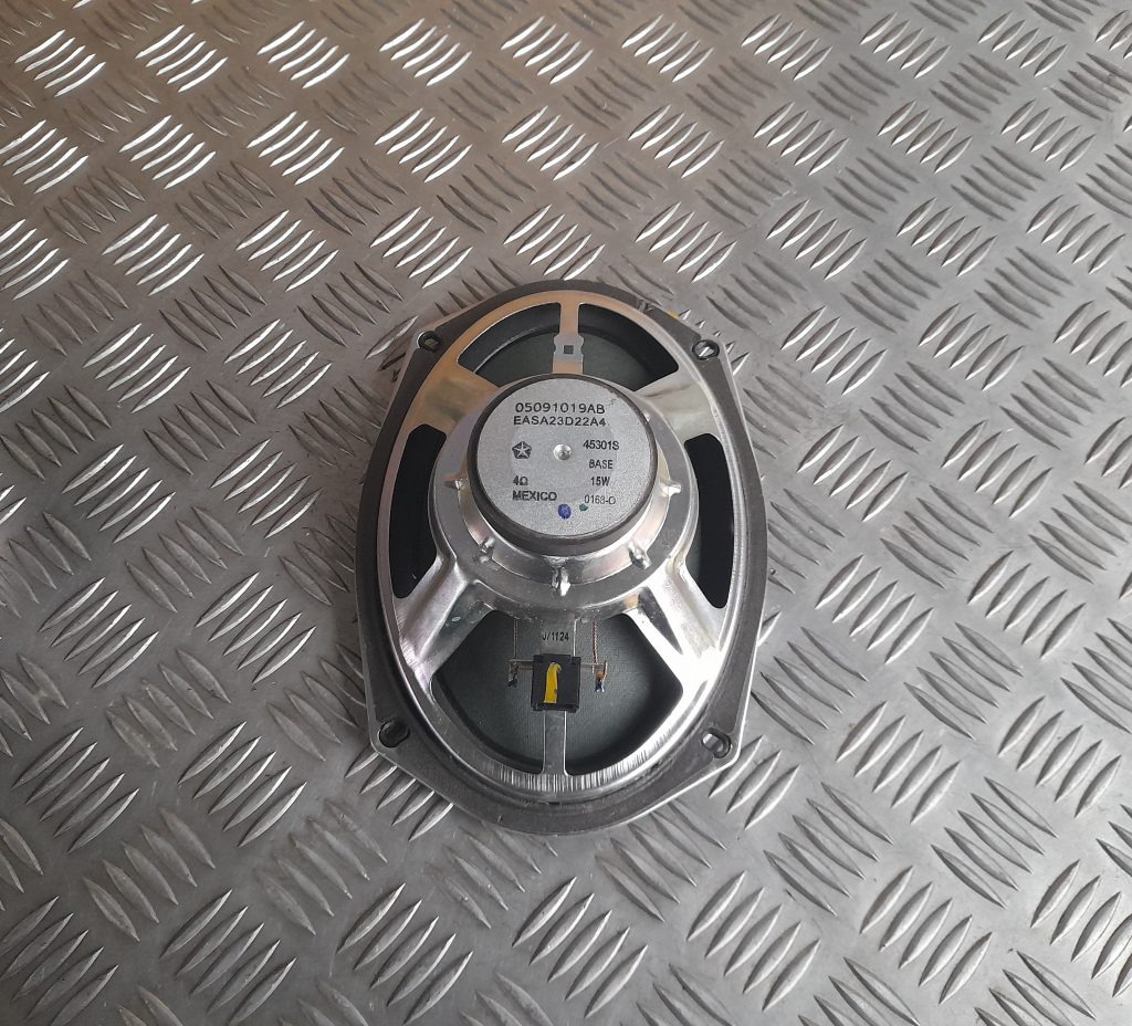 Durvju skaļrunis, apakšā priekš DODGE JOURNEY 2008 2 Durvju skaļrunis, apakšā priekš DODGE JOURNEY 2008