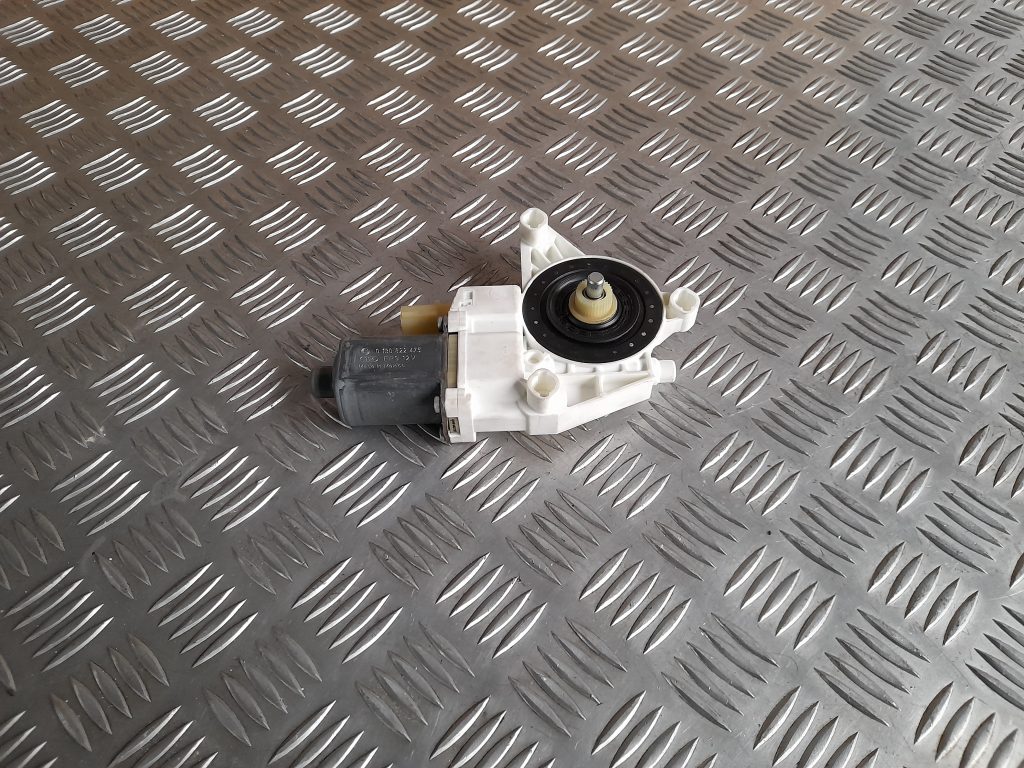 Elektrisko stiklu motors priekš DODGE JOURNEY 2008 1 Elektrisko stiklu motors priekš DODGE JOURNEY 2008