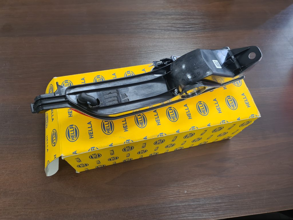 Miglas lukturis aizmugurē labā pusē priekš VW Toureg 2010-2018 7P6945702C 3 Miglas lukturis aizmugurē labā pusē priekš VW Toureg 2010-2018 7P6945702C