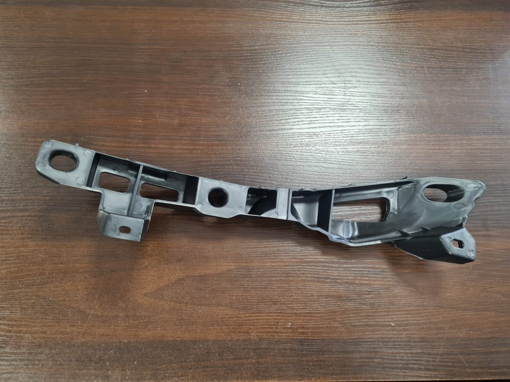 Priekšējā spārna un bufera stiprinājums priekš Renault Clio 2009-2012 3 Priekšējā spārna un bufera stiprinājums priekš Renault Clio 2009-2012