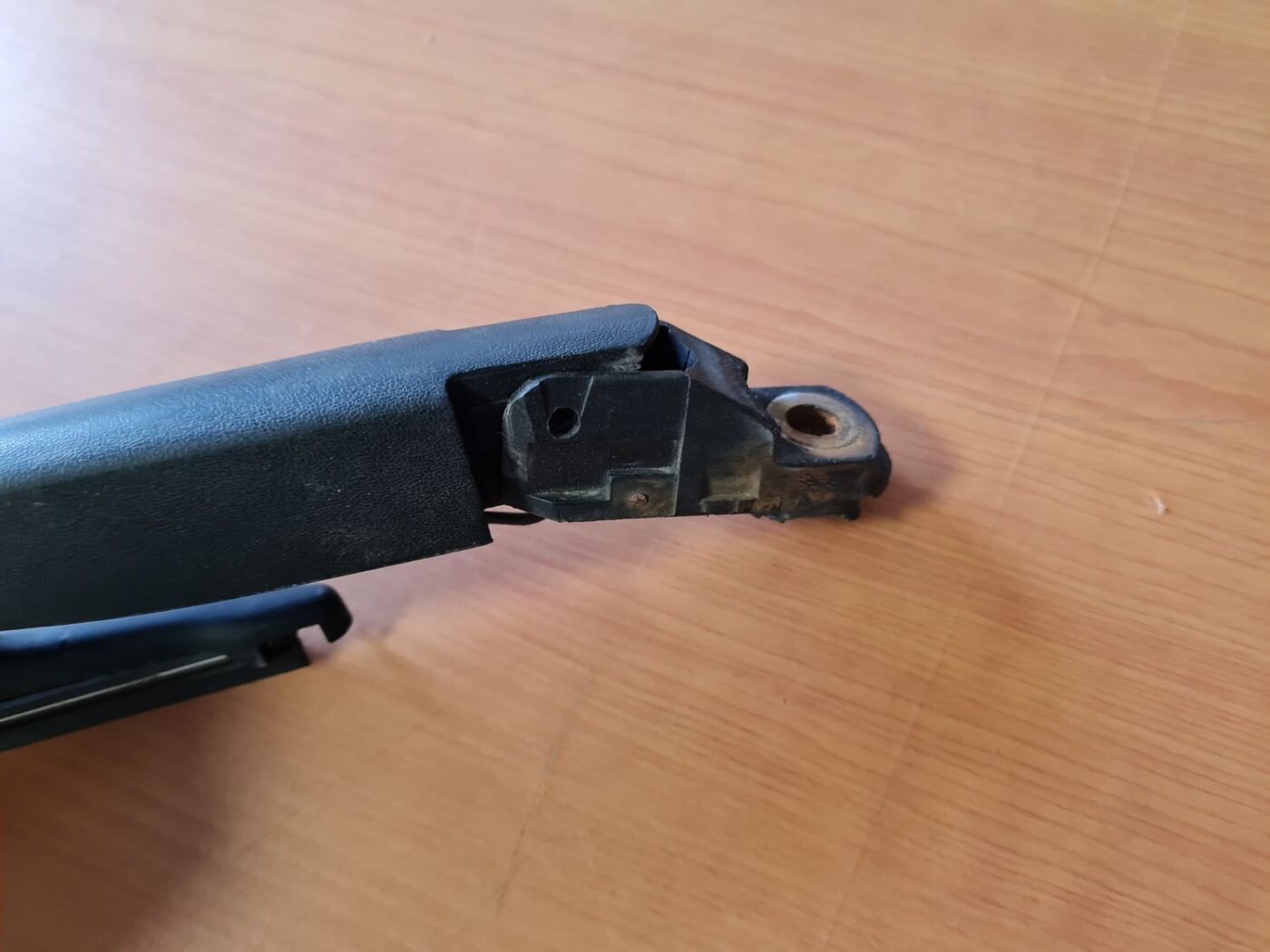 Aizmugurējā loga tīrītāja slotiņa priekš OPEL MERIVA 2005