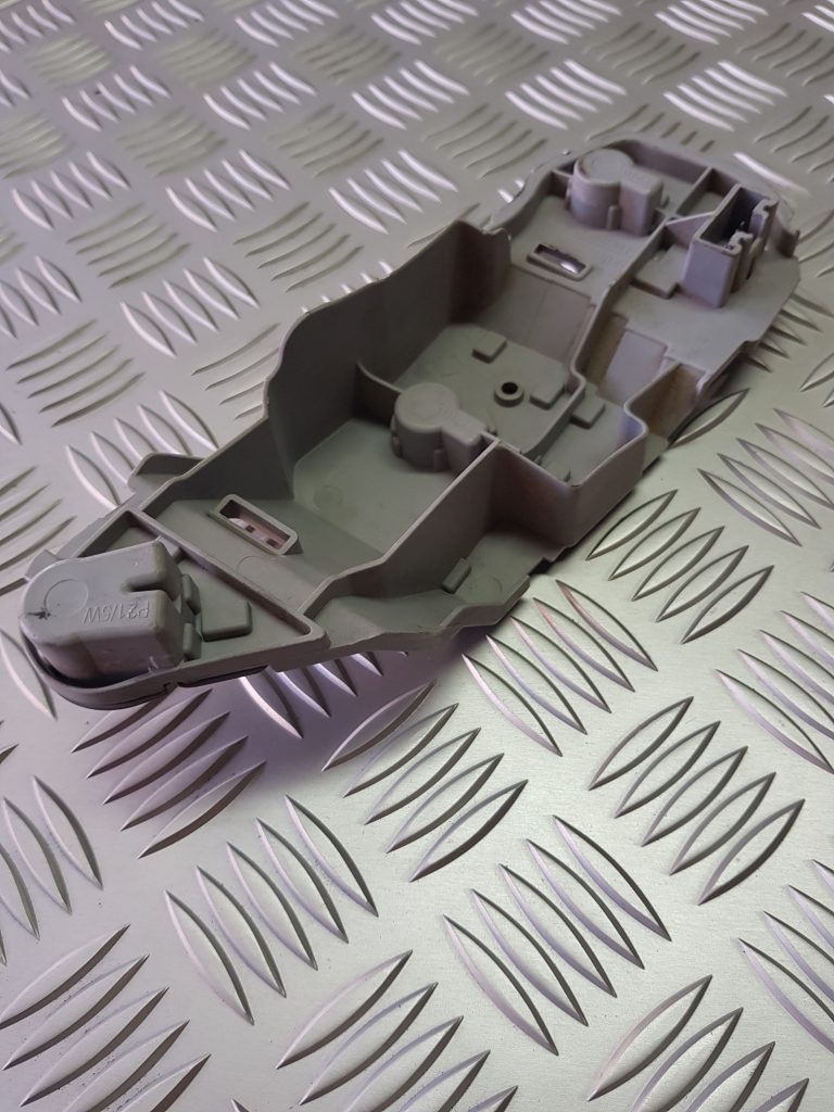 Aizmugures luktura spuldzes turētājs priekš TOYOTA COROLLA VERSO 2008 2 Aizmugures luktura spuldzes turētājs priekš TOYOTA COROLLA VERSO 2008