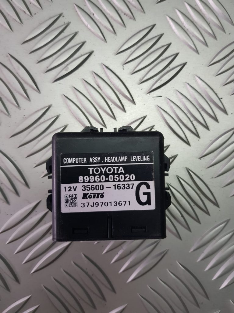 Gaismas vadības bloks priekš TOYOTA AVENSIS 2004