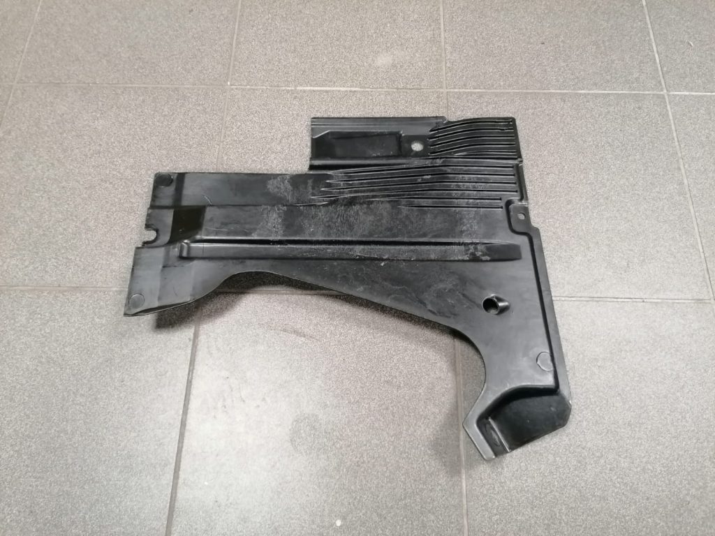 Virsbūves apakšējais aizsargs priekš Audi A6 Allroad 2006-2011 4F0825215M 1 Virsbūves apakšējais aizsargs priekš Audi A6 Allroad 2006-2011 4F0825215M