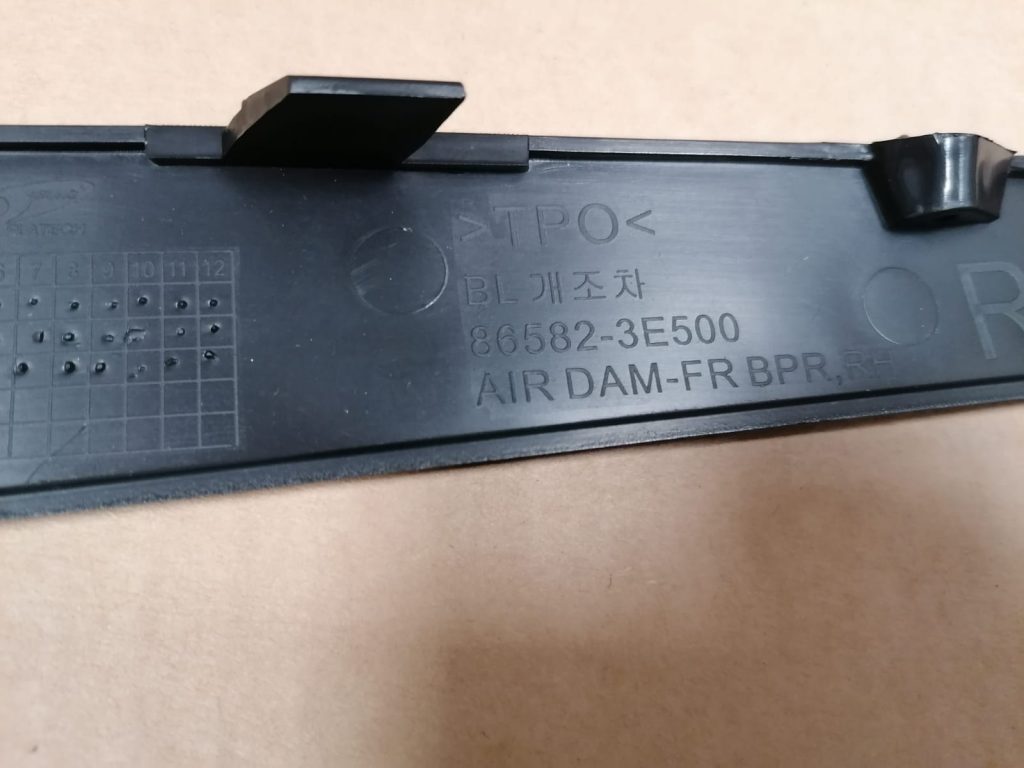 Priekšēja bufera uzlika priekš KIA Sorento 2002-2009 865823E500 3 Priekšēja bufera uzlika priekš KIA Sorento 2002-2009 865823E500