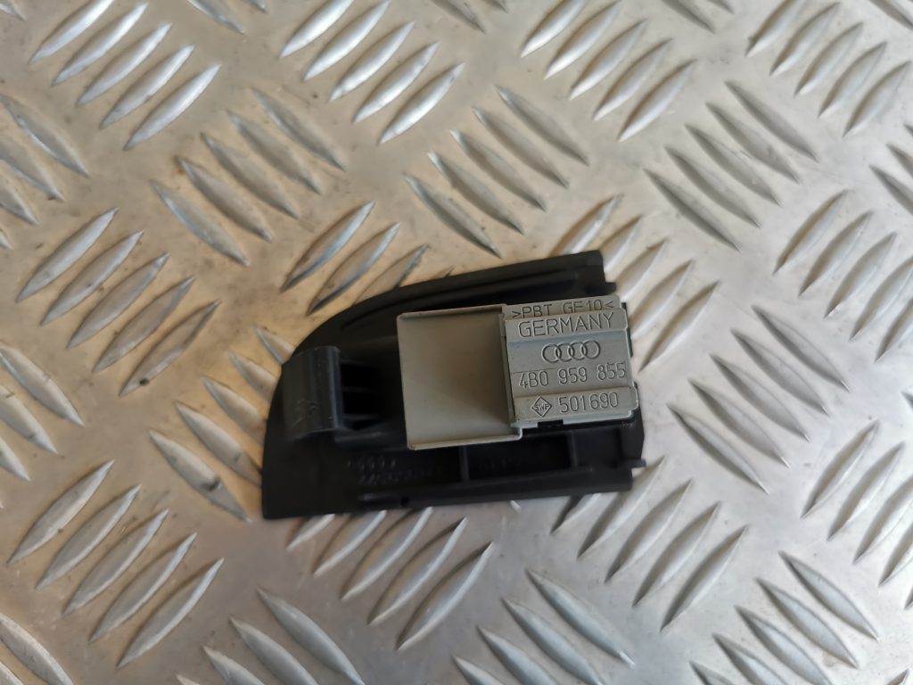 Stikla pacelšanas poga priekš AUDI A6 1998 2 Stikla pacelšanas poga priekš AUDI A6 1998