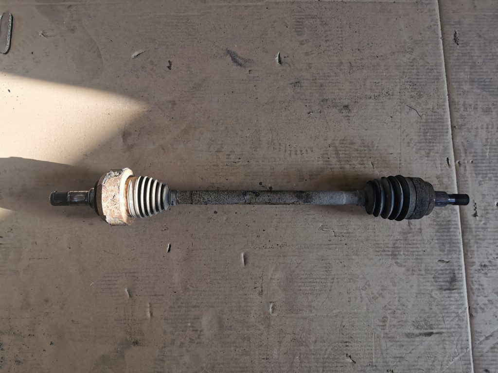 Pusass aizmugurē priekš MERCEDES BENZ ML320 2005 BLACK