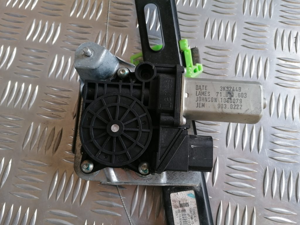 Stikla pacelšanas mehānisms aizmugurējais labais priekš BMW 1 E87 2009 WHITE