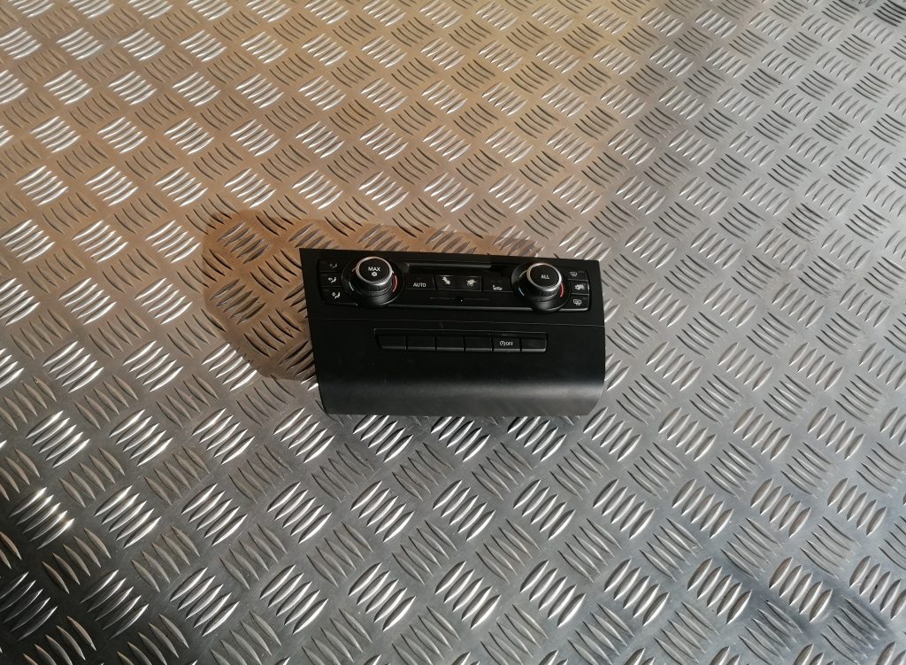 Klimata kontroles bloks priekš BMW 1 E87 2009 WHITE