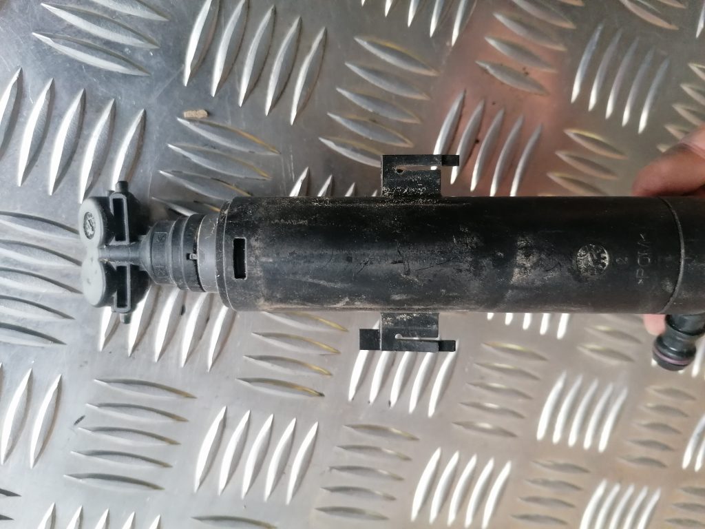 Lukturu mazgātāja sprausla priekš SKODA YETI 2012