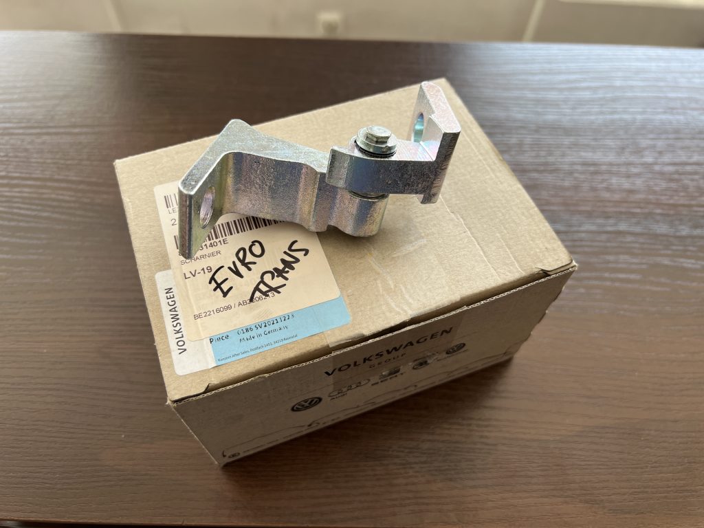 Durvju eņģe priekš Audi Q5 2008-2017 8K0831401E 1 Durvju eņģe priekš Audi Q5 2008-2017 8K0831401E