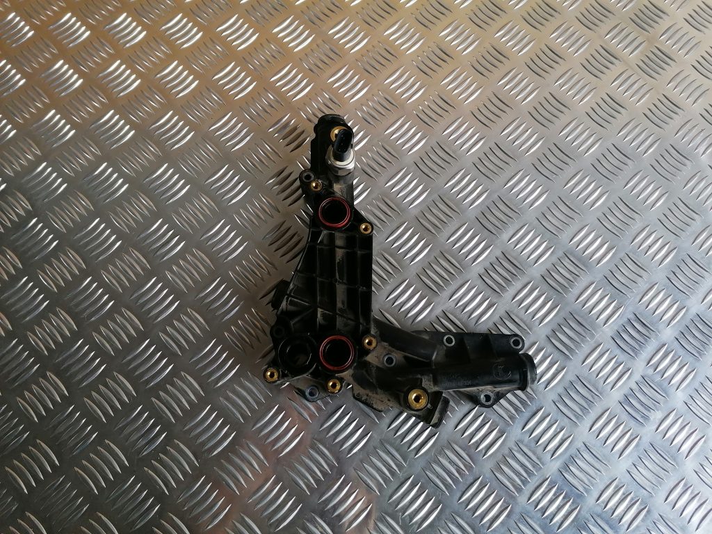 Eļļas filtra turētājs/dzesētājs priekš TOYOTA AVENSIS 2012 1 Eļļas filtra turētājs/dzesētājs priekš TOYOTA AVENSIS 2012