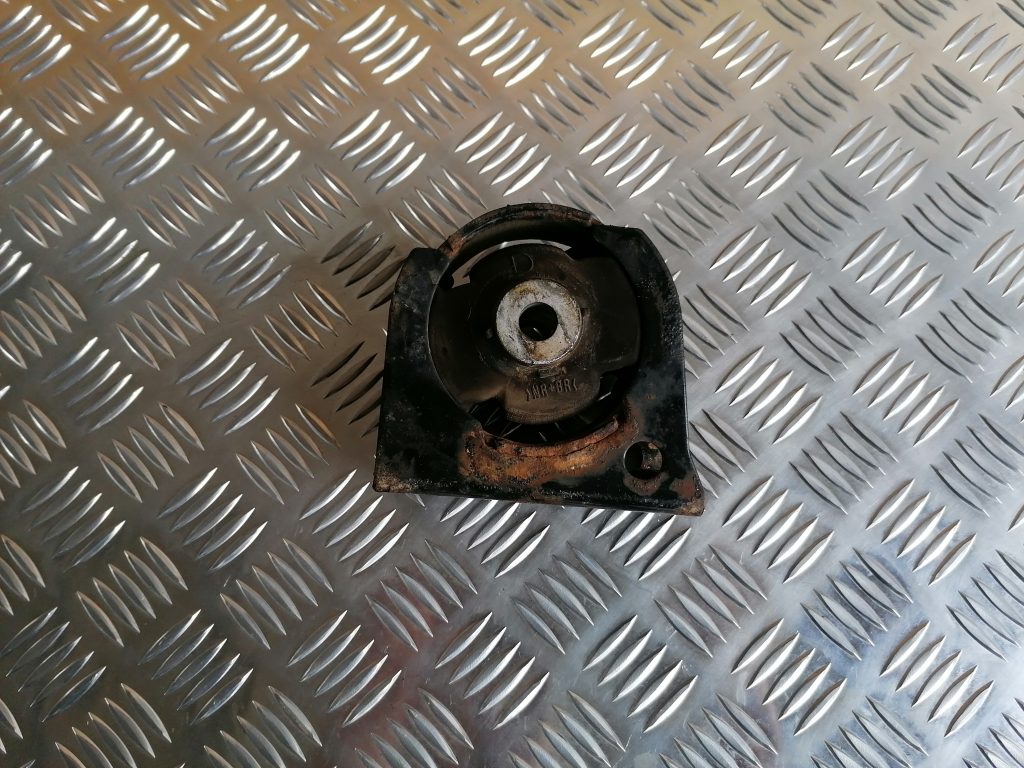 Dzinēja spilvens priekš TOYOTA AVENSIS 2012