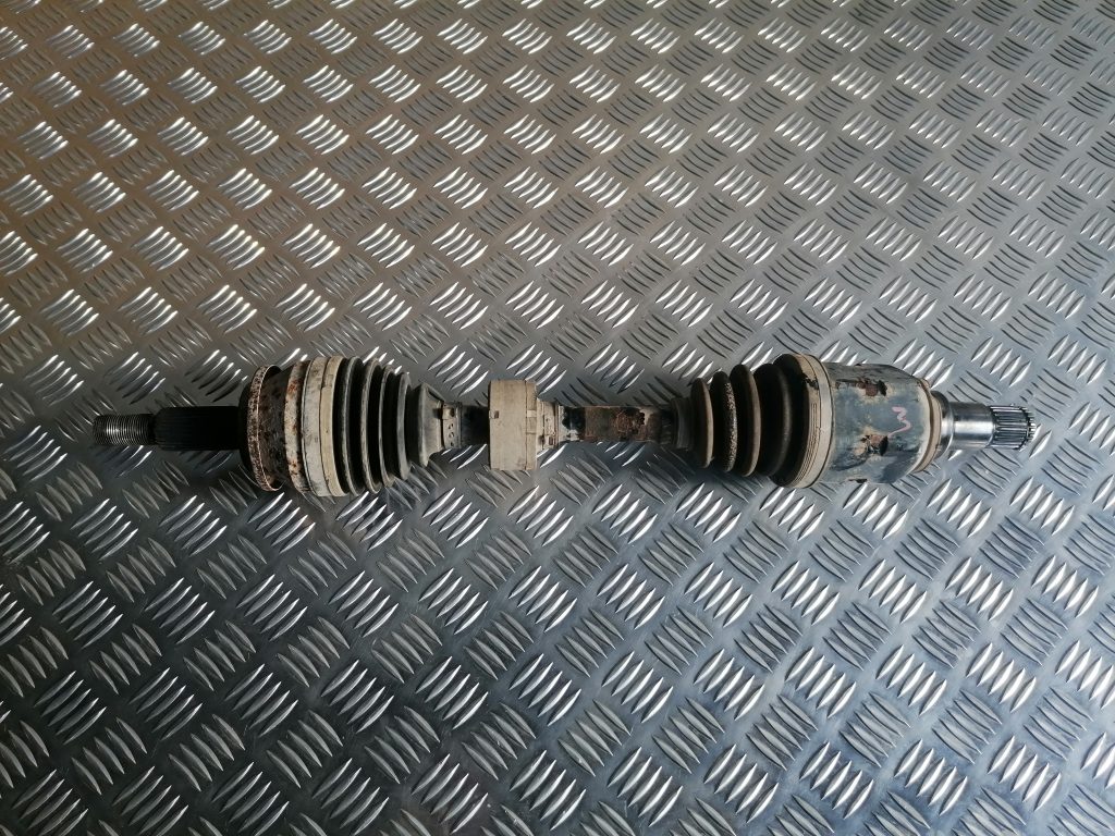 Pusass priekšējā kreisā priekš TOYOTA AVENSIS 2012