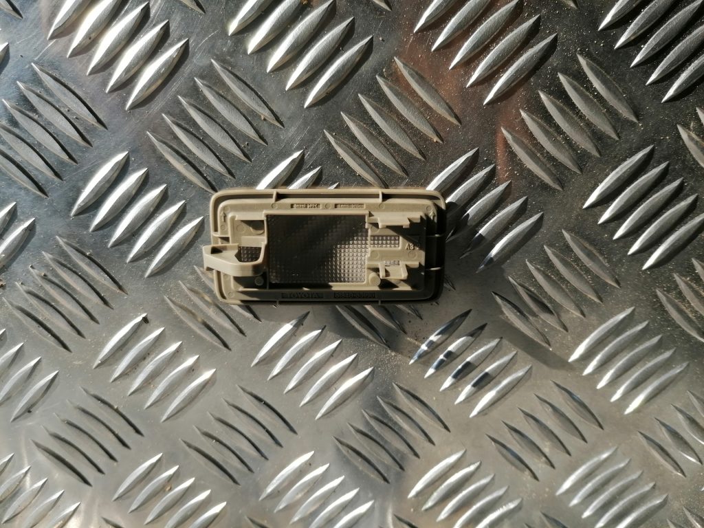 Apgaismojums bagažnieka nodalījuma priekš TOYOTA AVENSIS 2012