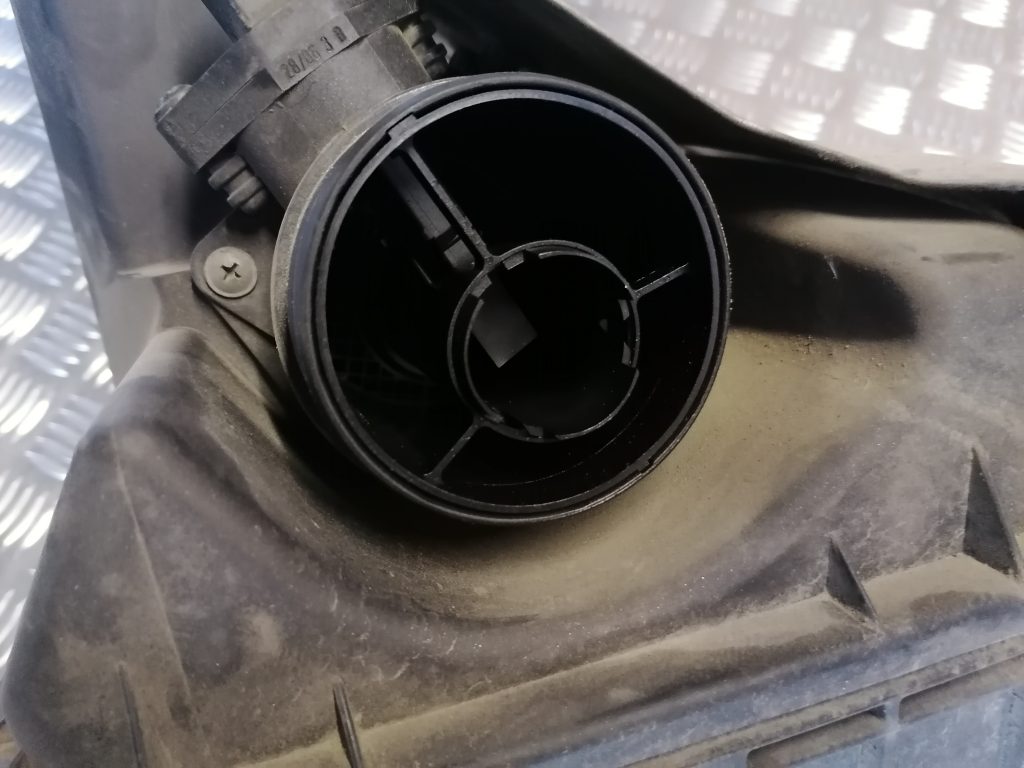 Gaisa filtra korpuss priekš AUDI A4 2007 2 Gaisa filtra korpuss priekš AUDI A4 2007