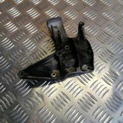 Dzinēja kronšteins priekš AUDI A4 2007