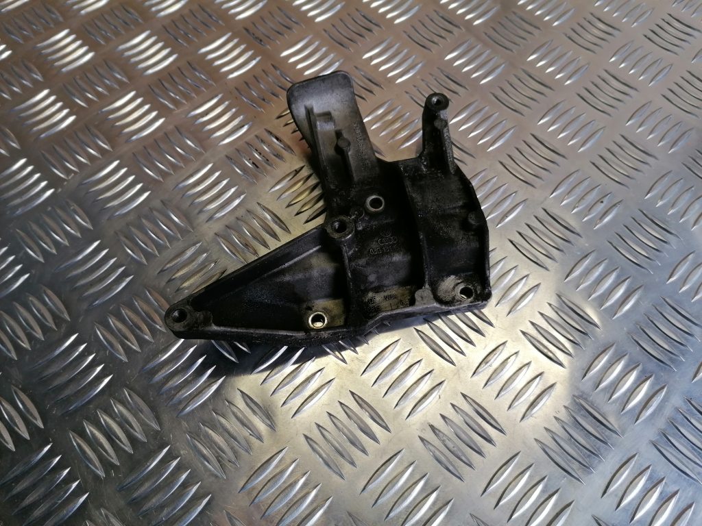 Dzinēja kronšteins priekš AUDI A4 2007 1 Dzinēja kronšteins priekš AUDI A4 2007