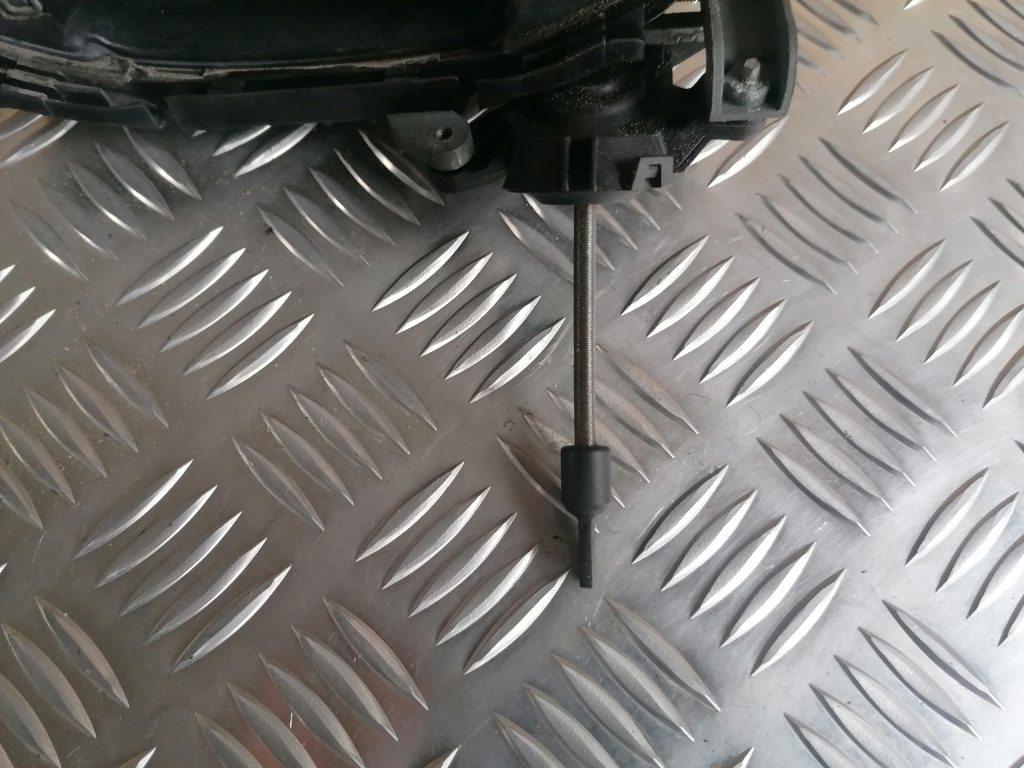 Priekšējāis kreisais durvju rokturis priekš AUDI A4 2007 2 Priekšējāis kreisais durvju rokturis priekš AUDI A4 2007