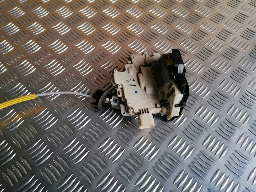 Aizmugurējo kreiso durvju slēdzene priekš AUDI A4 2007 1 Aizmugurējo kreiso durvju slēdzene priekš AUDI A4 2007