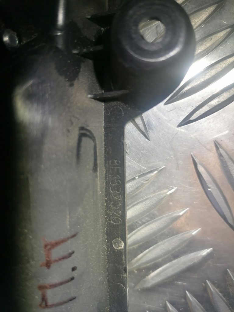 Salona durvju rokturis, priekšējais labais priekš AUDI A4 2007