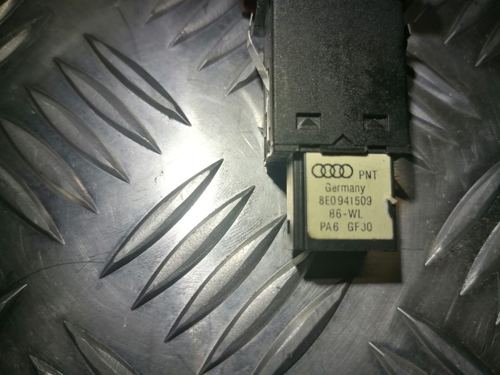 Trauksmes poga priekš AUDI A4 2007 2 Trauksmes poga priekš AUDI A4 2007