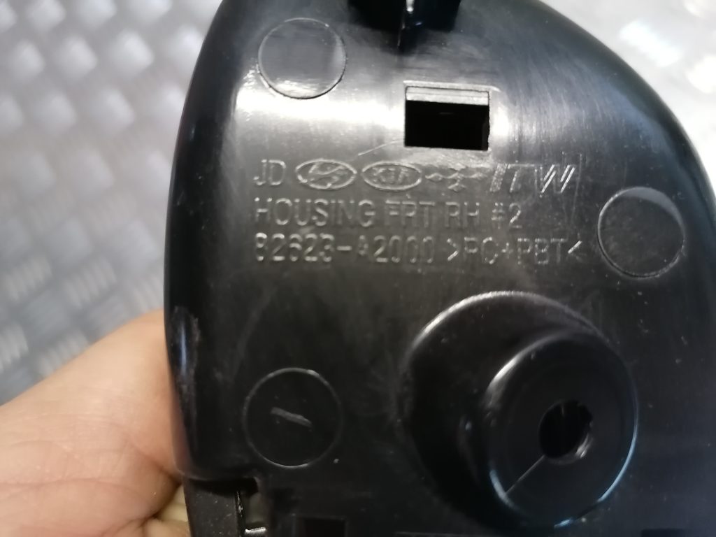 Salona durvju rokturis, priekšējais labais priekš KIA CEED 2013 2 Salona durvju rokturis, priekšējais labais priekš KIA CEED 2013