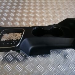 Centrālās konsoles (apdares) vidēja daļa priekš KIA CEED 2013