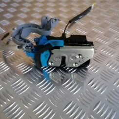 Aizmugurējo labo durvju slēdzene priekš KIA CEED 2013